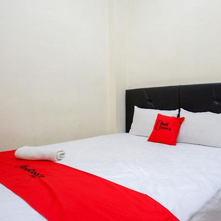 Reddoorz Syariah Near Purwosari Train Station Hotel Solo Exterior foto