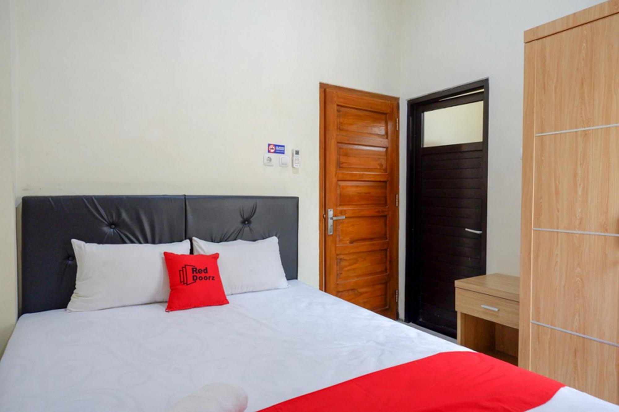 Reddoorz Syariah Near Purwosari Train Station Hotel Solo Exterior foto