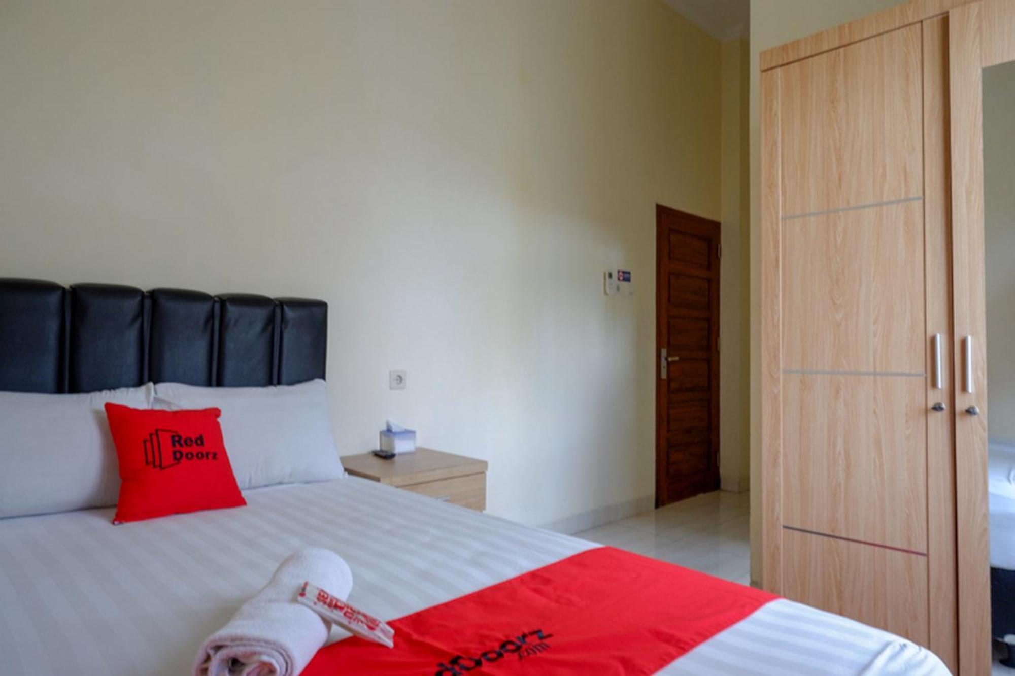 Reddoorz Syariah Near Purwosari Train Station Hotel Solo Exterior foto