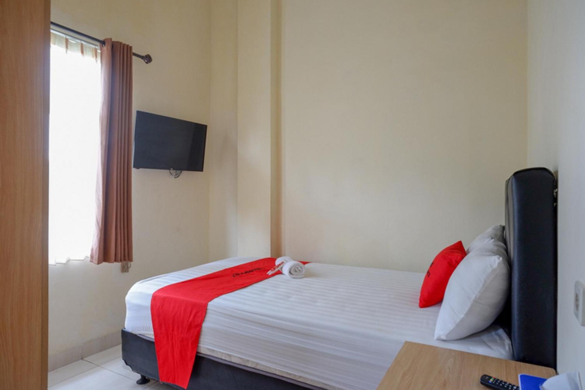 Reddoorz Syariah Near Purwosari Train Station Hotel Solo Exterior foto