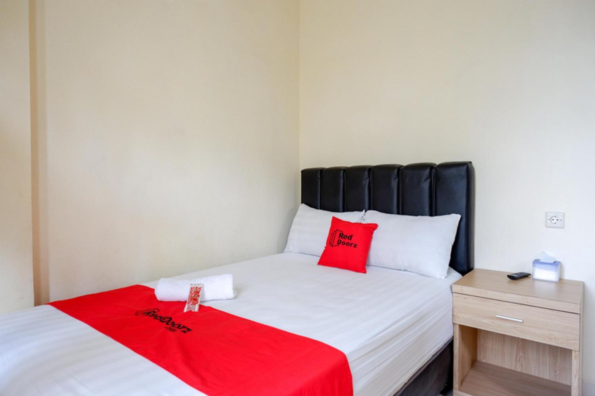 Reddoorz Syariah Near Purwosari Train Station Hotel Solo Exterior foto