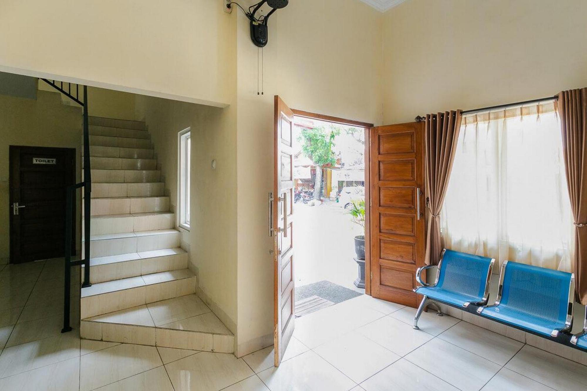 Reddoorz Syariah Near Purwosari Train Station Hotel Solo Exterior foto